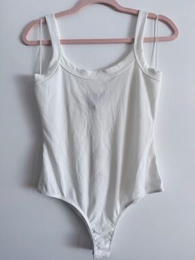 Aqua Bloomingdale’s Exclusive Size Medium White Ribbed Scoop Neck Bodysuit NWT